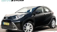 Zwart Gebruikt 2022 Toyota Aygo Play Hatchback | € 15.450 (Eerlijke prijs)