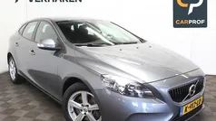 Grijs Gebruikt 2017 Volvo V40 Momentum Stationwagen | € 15.900 (Eerlijke prijs)