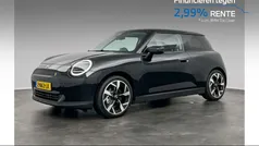 Zwart Gebruikt 2024 Mini Cooper SE Classic Hatchback | € 33.880 (Eerlijke prijs)