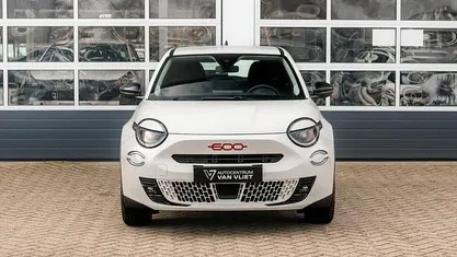 Occasion Fiat 600E Red 114 kW (156 PK) 2025 SUV