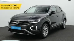 Zwart Gebruikt 2025 VW T-Roc Style SUV | € 35.900 (Eerlijke prijs)