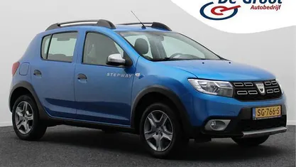 Blauw Gebruikt 2018 Dacia Sandero Stepway Hatchback | € 9.950 (Eerlijke prijs)