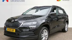 Zwart, metallic lak Gebruikt 2020 Skoda Karoq Style SUV | € 25.245 (Eerlijke prijs)