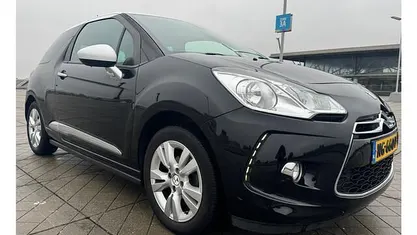 Occasion DS Automobiles DS3 So Chic 82 PK (60 kW) 2015 Zwart (metallic) Hatchback