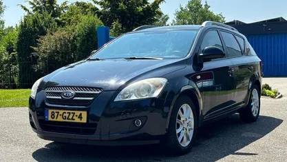 Zwart Occasion 2009 Kia Ceed Hatchback | € 1.950 (Eerlijke prijs)