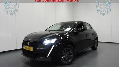 Zwart Gebruikt 2023 Peugeot e-208 Active Hatchback | € 17.140 (Goede deal)