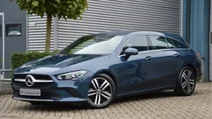 Blauw, metallic lak Gebruikt 2022 Mercedes CLA180 Shooting Brake Business Stationwagen | € 32.950 (Eerlijke prijs)