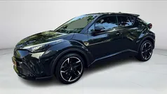 Zwart Gebruikt 2023 Toyota C-HR Sport SUV | € 29.949 (Eerlijke prijs)