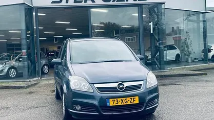 Grijs Gebruikt 2007 Opel Zafira MPV | € 1.950 (Eerlijke prijs)