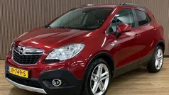Rood, metallic lak Gebruikt 2014 Opel Mokka Cosmo SUV | € 8.945 (Eerlijke prijs)