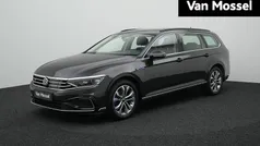 Grijs Gebruikt 2023 VW Passat Business Sedan | € 34.900 (Eerlijke prijs)