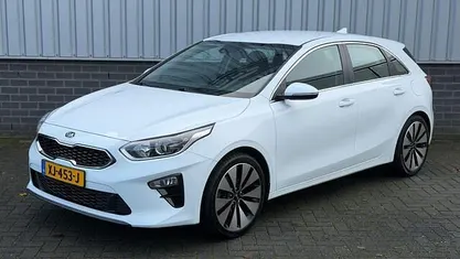 Wit Gebruikt 2019 Kia Ceed Hatchback | € 12.849 (Eerlijke prijs)