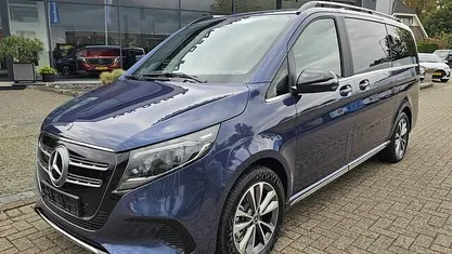 Occasion 2025 Mercedes EQV300 Van | € 59.950 (Eerlijke prijs)