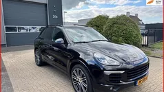 Zwart Gebruikt 2016 Porsche Cayenne SUV | € 36.547 (Eerlijke prijs)