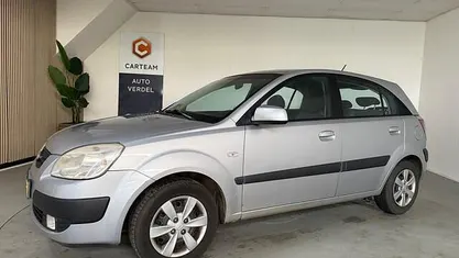 Grijs Occasion 2009 Kia Rio Hatchback | € 1.750 (Eerlijke prijs)