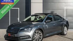 Grijs Gebruikt 2020 Skoda Superb Hatchback | € 23.950 (Eerlijke prijs)