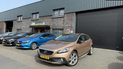 Occasion Volvo V40 Momentum 180 PK (132 kW) 2013 Bruin Hatchback