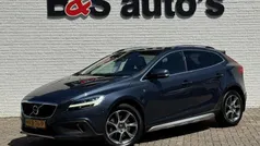 Blauw Gebruikt 2016 Volvo V40 CC Momentum Stationwagen | € 17.700 (Eerlijke prijs)