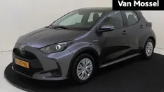 Grijs Gebruikt 2021 Toyota Yaris Hybrid Active Hatchback | € 20.935 (Eerlijke prijs)