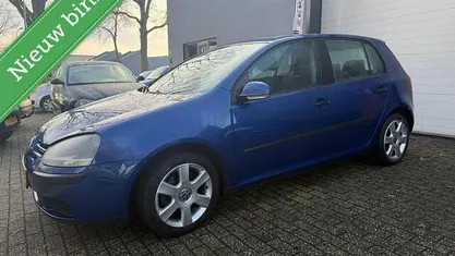 Blauw Occasion 2004 VW Golf IV Trendline Hatchback | € 1.750 (Goede deal)