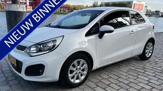 Wit Gebruikt 2013 Kia Rio 3 Hatchback | € 4.950 (Eerlijke prijs)