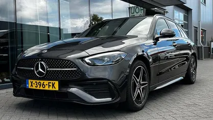 Grijs Gebruikt 2023 Mercedes C300 AMG line Stationwagen | € 45.895 (Eerlijke prijs)