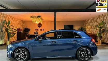 Blauw Occasion 2022 Mercedes A200 AMG line Hatchback | € 29.990 (Eerlijke prijs)