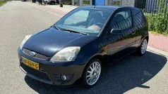 Zwart, metallic lak Gebruikt 2008 Ford Fiesta Ambiente Hatchback | € 1.500 (Eerlijke prijs)