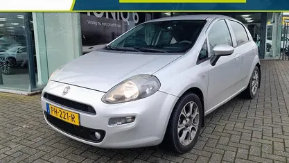 Grijs Gebruikt 2017 Fiat Punto Hatchback | € 8.735 (Eerlijke prijs)