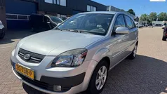 Grijs Gebruikt 2010 Kia Rio Sport Hatchback | € 3.250 (Eerlijke prijs)