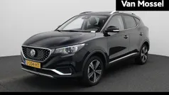 Zwart Gebruikt 2020 MG ZS Luxury Sedan | € 15.995 (Eerlijke prijs)
