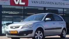 Grijs, metallic lak Gebruikt 2009 Kia Rio Hatchback | € 3.248 (Eerlijke prijs)