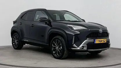 Zwart Occasion 2023 Toyota Yaris Cross X-plore SUV | € 27.499 (Eerlijke prijs)