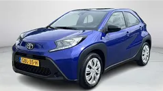 Blauw Gebruikt 2024 Toyota Aygo Play Hatchback | € 18.945 (Eerlijke prijs)