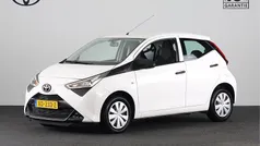 Cool white (licht wit) Gebruikt 2018 Toyota Aygo Hatchback | € 10.445 (Eerlijke prijs)