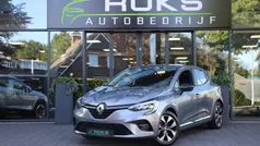 Grijs Gebruikt 2023 Renault Clio V Evolution Hatchback | € 20.850 (Goede deal)