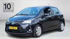 Zwart Gebruikt 2017 Toyota Yaris Hatchback | € 14.950 (Eerlijke prijs)