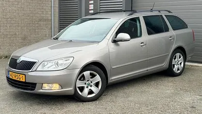 Occasion 2011 Skoda Octavia Business Line Stationwagen | € 2.500 (Super prijs)