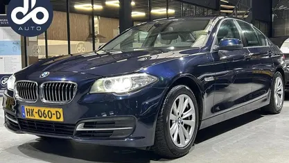Blauw Occasion 2015 BMW 518 Basis Sedan | € 14.934 (Eerlijke prijs)