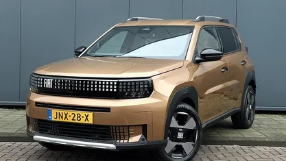 Occasion 2025 Fiat Grande Panda La Prima Hatchback | € 26.900 (Goede deal)