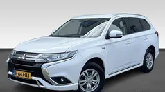 Wit, metallic lak Gebruikt 2020 Mitsubishi Outlander SUV | € 20.930 (Goede deal)