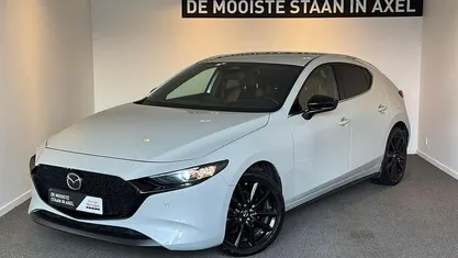 Wit Occasion 2024 Mazda 3 Homura-Line Hatchback | € 25.950 (Super prijs)