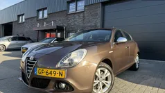 Bruin Gebruikt 2015 Alfa Romeo Giulietta Distinctive Hatchback | € 11.450 (Eerlijke prijs)