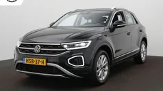 Zwart Gebruikt 2024 VW T-Roc Style SUV | € 32.900 (Eerlijke prijs)
