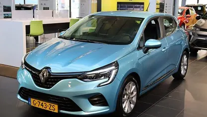 Licht blauw metallic Occasion 2020 Renault Clio V Intens Hatchback | € 12.750 (Eerlijke prijs)