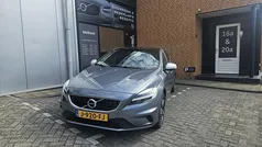 Grijs Gebruikt 2020 Volvo V40 R-Design Stationwagen | € 21.950 (Eerlijke prijs)