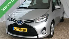 Grijs Gebruikt 2016 Toyota Yaris Hybrid Trend Hatchback | € 14.495 (Eerlijke prijs)