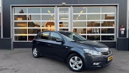 Grijs Gebruikt 2010 Kia Ceed Hatchback | € 2.750 (Eerlijke prijs)