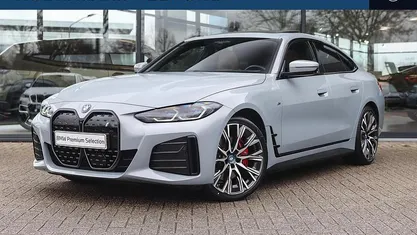 Grijs Gebruikt 2023 BMW i4 Comfort Edition Sedan | € 42.950 (Eerlijke prijs)