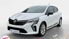 Wit Gebruikt 2024 Renault Clio V Evolution Hatchback | € 18.435 (Eerlijke prijs)